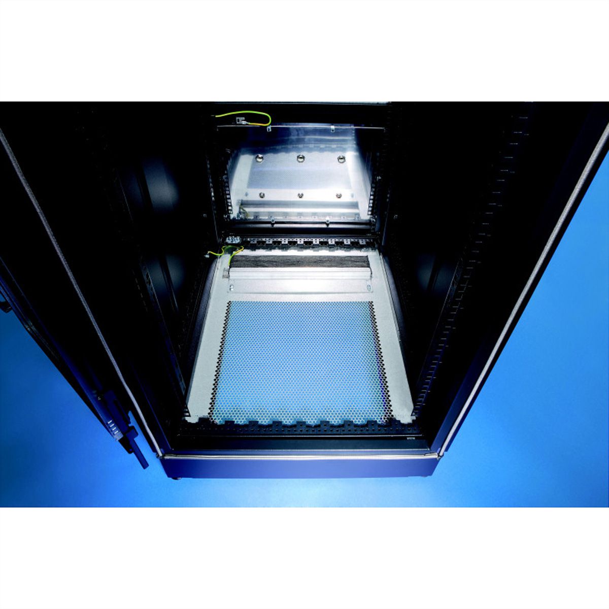 SCHROFF Bodenblech EMV, perforiert, mit Kableinführung - BOD.BLECH PERF.600B 900T EMC