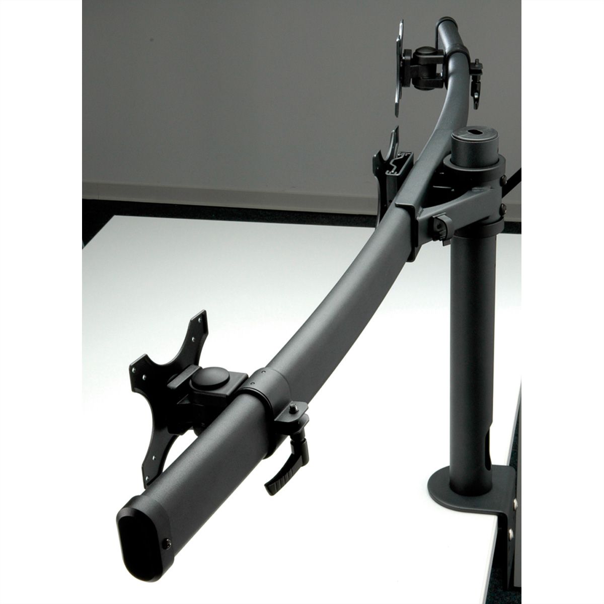 VALUE LCD-Triple-Arm Trägerstange, schwarz, Tischmontage, bis 3x 8 kg